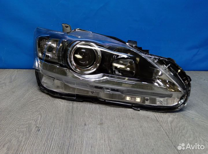 Фара правая Lexus CT 1 2010