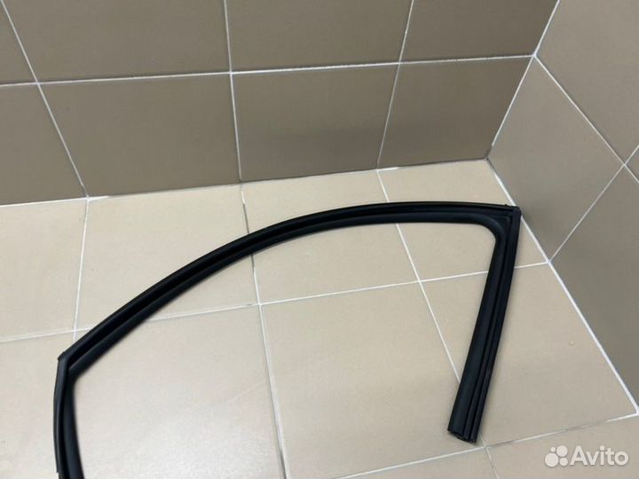 Уплотнитель стекла двери передний левый Kia Ceed