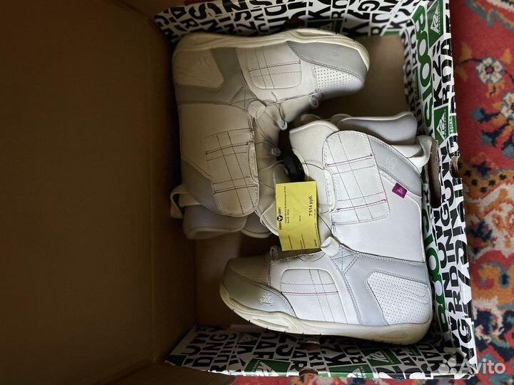 Сноуборд и ботинки