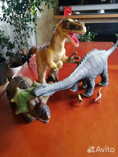Гигантская коллекция динозавров