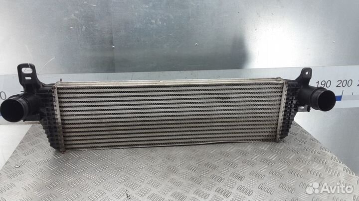 Радиатор интеркуллера на Volkswagen Transporter T5