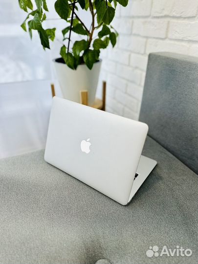 Apple MacBook Air 2017 (i7/8/256)