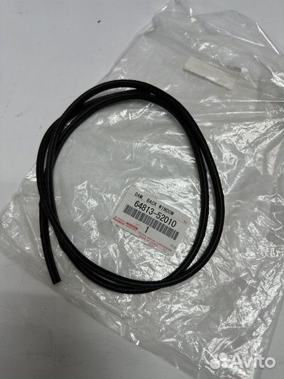 Уплотнитель стекла ветрового верхний toyota