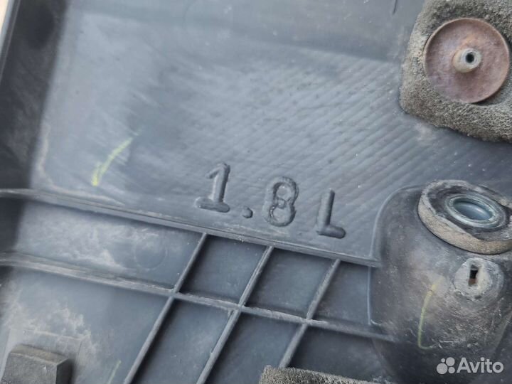 Декоративная крышка двигателя Nissan tiida C11