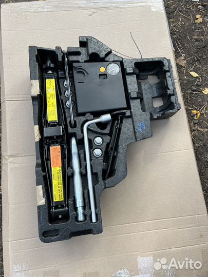 Аварийный набор домкрат mercedes X204 GLK