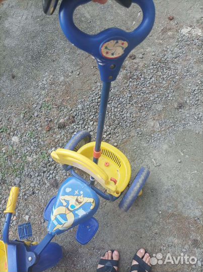 Детский велосипед с ручкой
