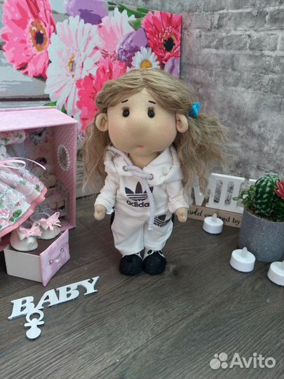 Кукла игровая с одеждой