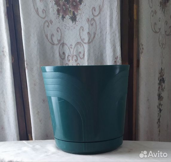 Цветочный горшок пластиковый