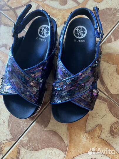 Босоножки guess