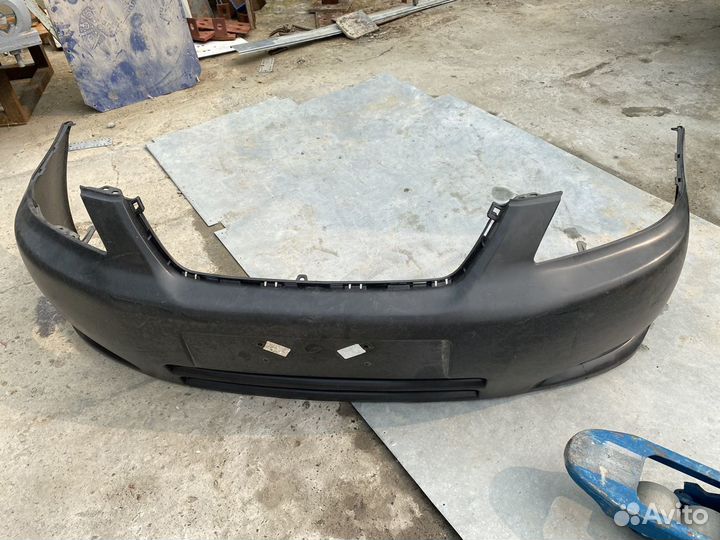 Продам бампер новый передний toyota corolla HB