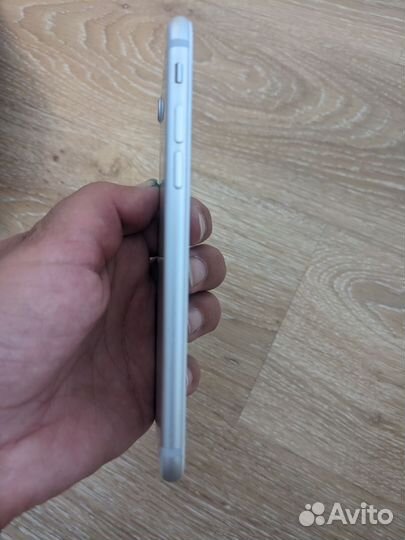 Телефон iPhone 7