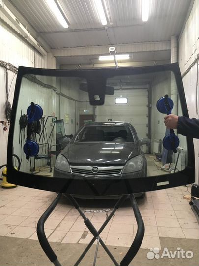 Лобовое стекло на Опель Астра Н