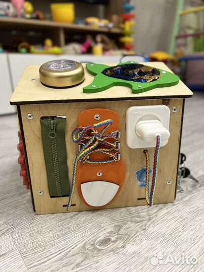 Бизиборд домик kimtoys