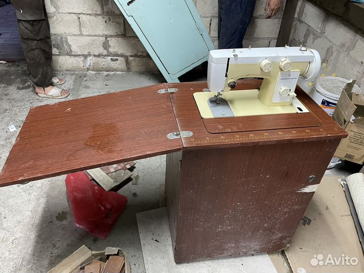 Швейная машина Чайка 142м