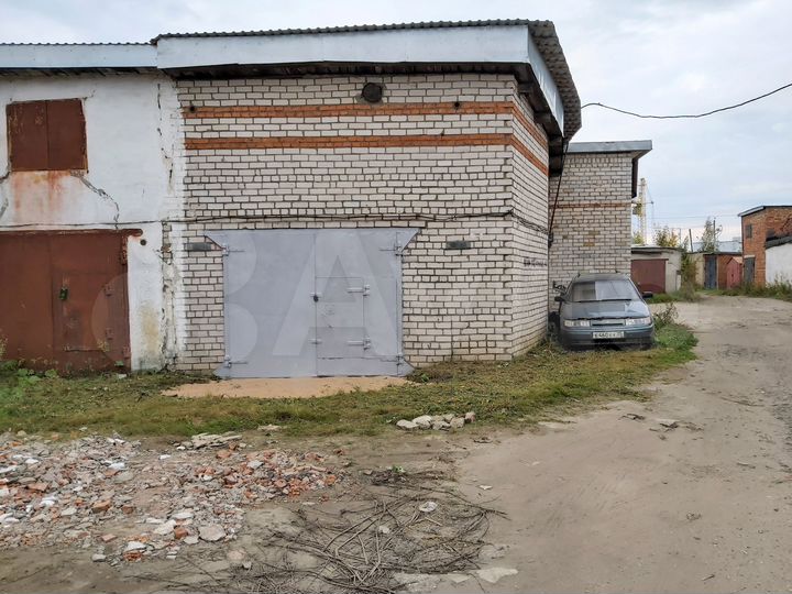 Гараж, > 30 м²