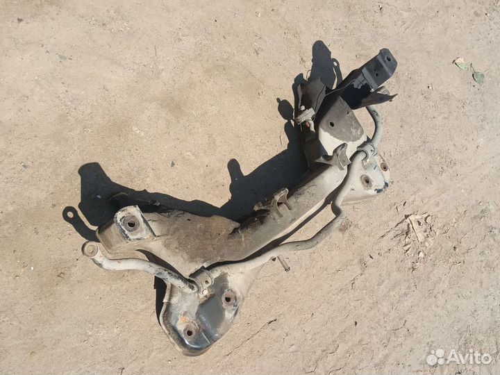 Подрамник Mitsubishi Carisma