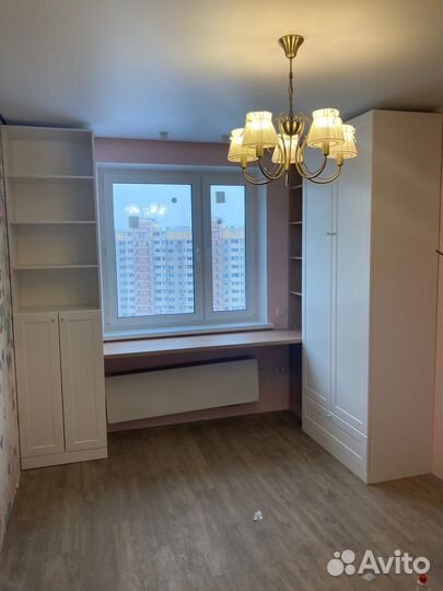 Рабочая зона для школьника со шкафом