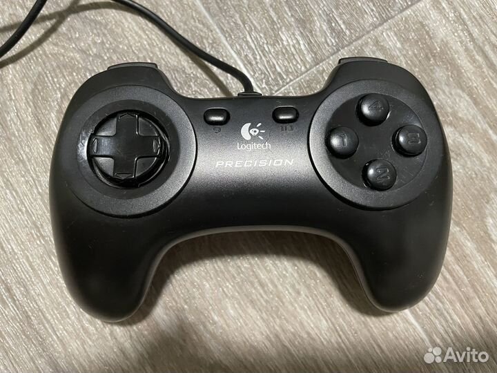 Геймпад logitech precision