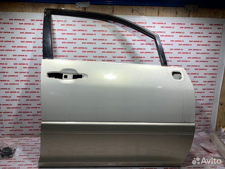 Дверь передняя правая Toyota Harrier MCU15 1mzfe