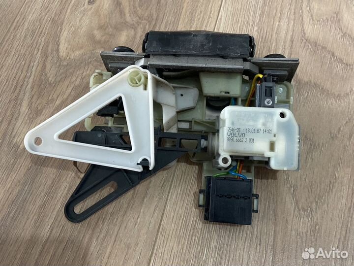 Замок крышки багажника 31253047 Volvo V70 II 2007