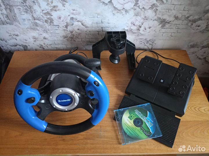 Игровой руль с педалями