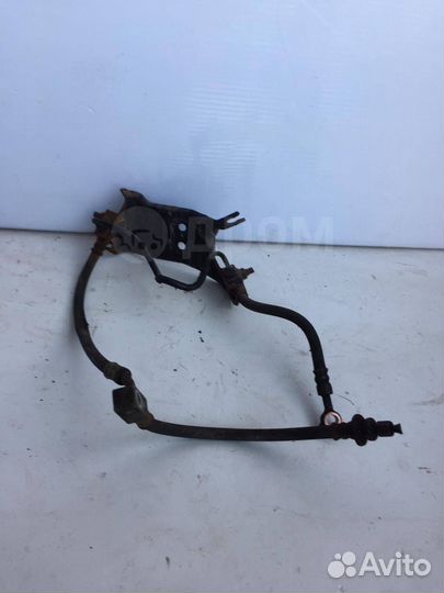 Шланг тормозной передний левый на Infiniti Ex Qx50