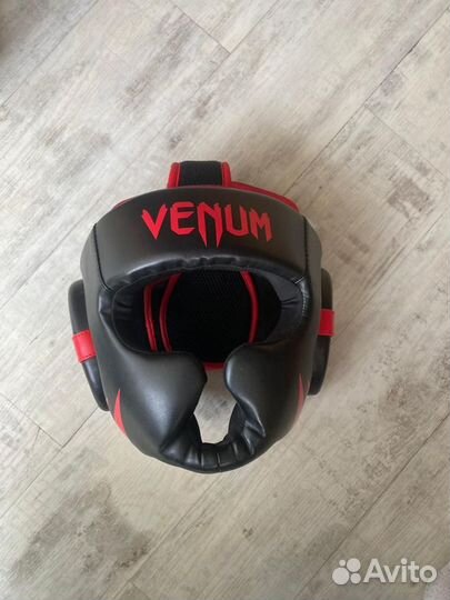 Боксерские перчатки 12 oz шлем