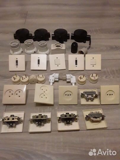 Розетки и выключатели ретро