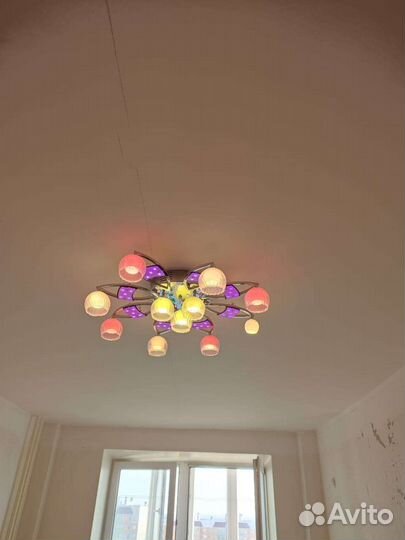 Продам люстру