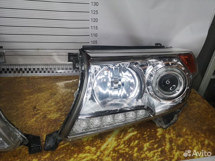 Фара правая \ левая Toyota Land Cruiser 200