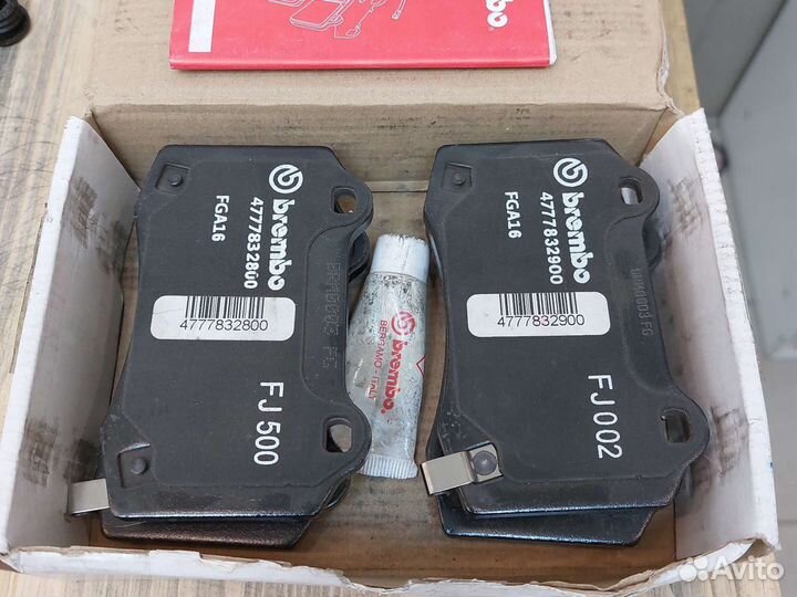 Задние тормозные колодки Jeep Dodge SRT-8