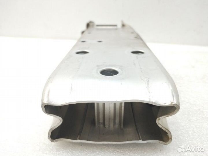 Кронштейн усилителя бампера передний правый Bmw