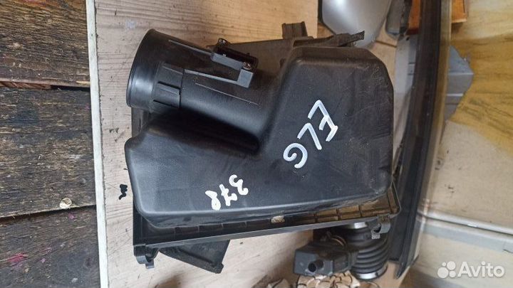 Корпус воздушного фильтра Nissan Elgrand PE52