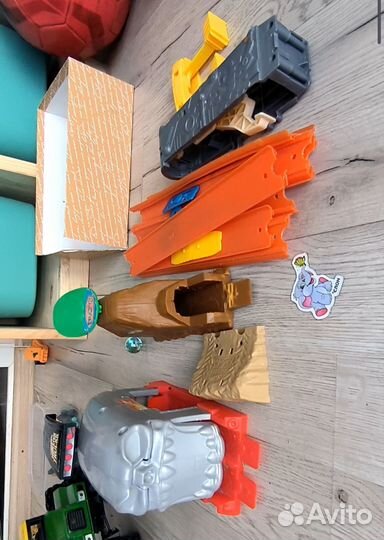 Hot wheels грузовик и детали