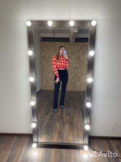 Гримерное зеркало с лампочками