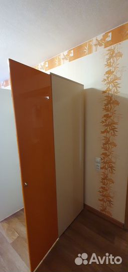 Шкаф двухстворчатый в комплекте с боковыми полками