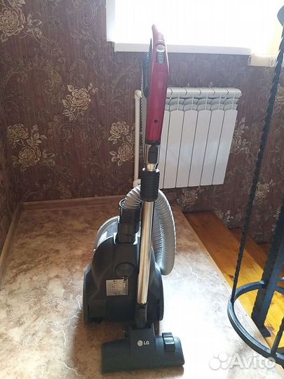 Продам пылесос LG vk74102h