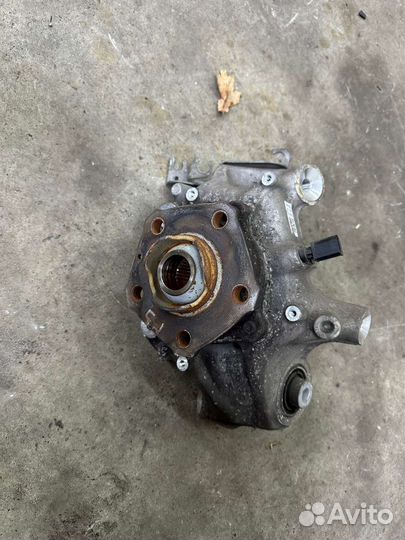 Поворотный кулак задний Audi Q7 4m