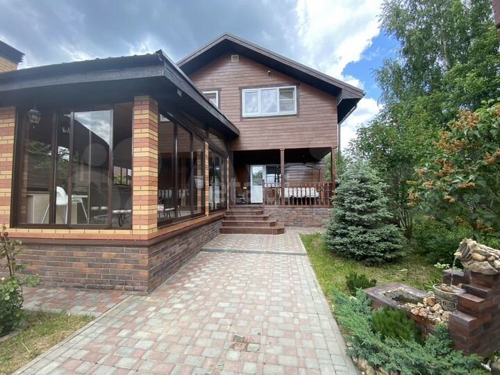 Дом 219 м² на участке 6 сот.