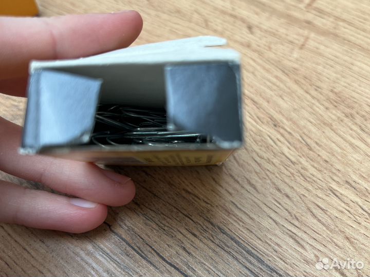 Скрепки и кнопки