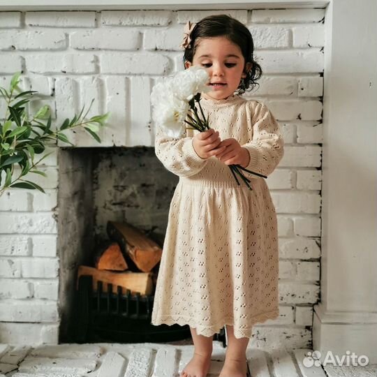 Стильное вязаное платье для девочки 92 и 98