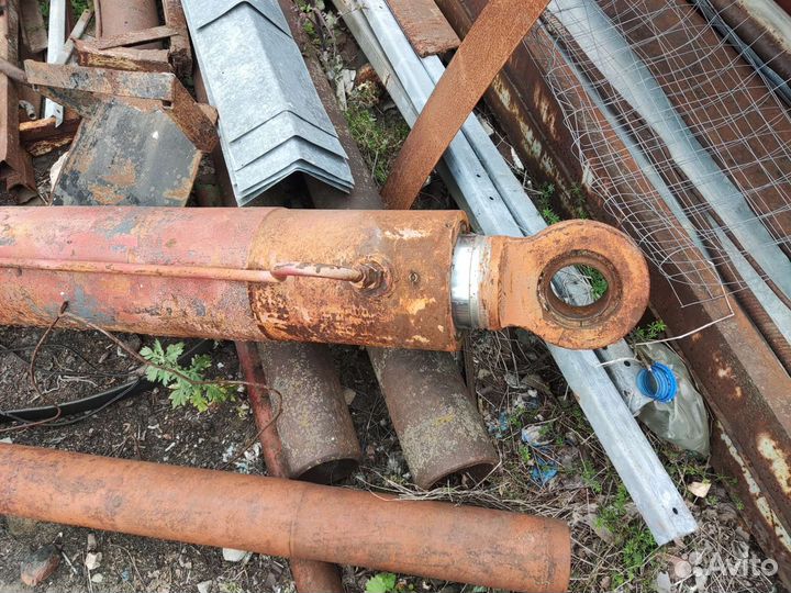 Гидроцилиндр выдвижения стрелы