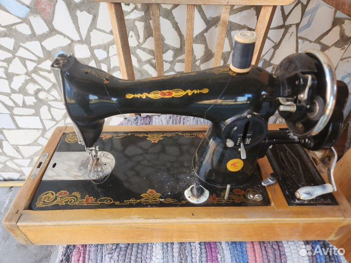 Швейная машина Подольская с кейсом ручная СССР