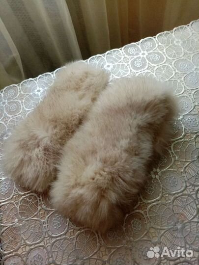 Меховой воротник и нарукавники из меха песец