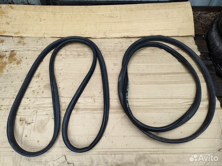 Уплотнитель дверного проема передний Honda CR-V IV