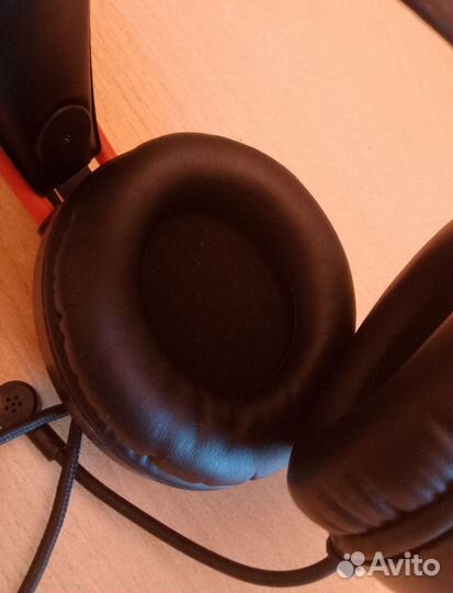 Наушники с микрофоном