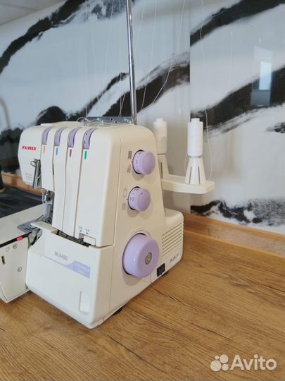 Продам оверлок Family ML645D