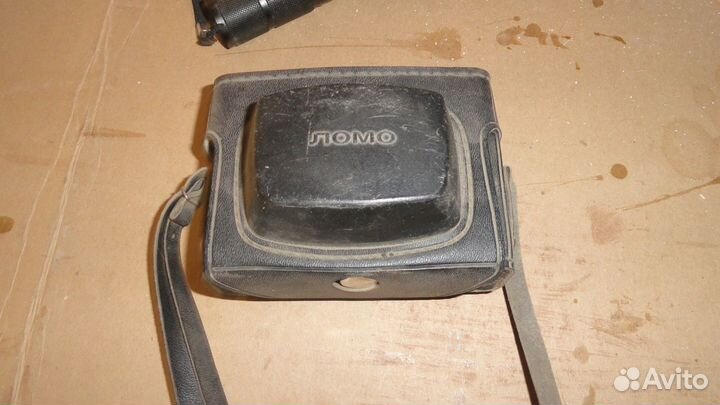 Старинная электробритва и фотоаппарат