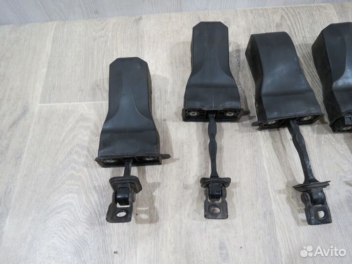 Ограничитель двери Volkswagen Polo