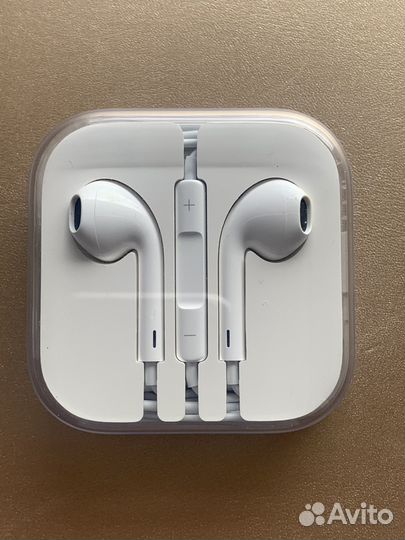 Apple EarPods (3.5mm Headphone Plug)